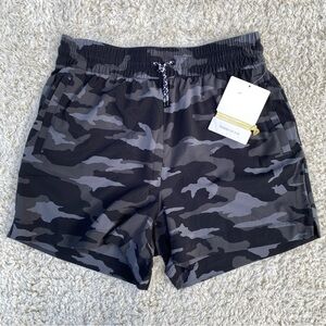 NEW! Athleta Play More 3” short